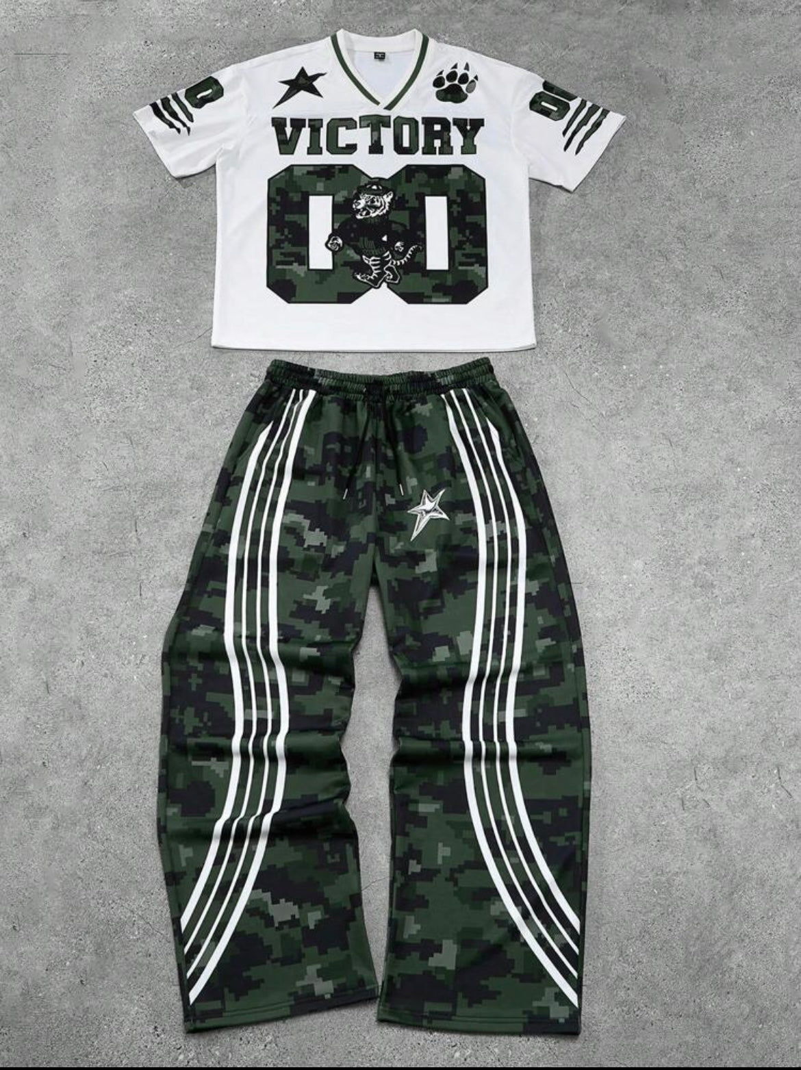 Manfinity T-Shirt And Pants Set